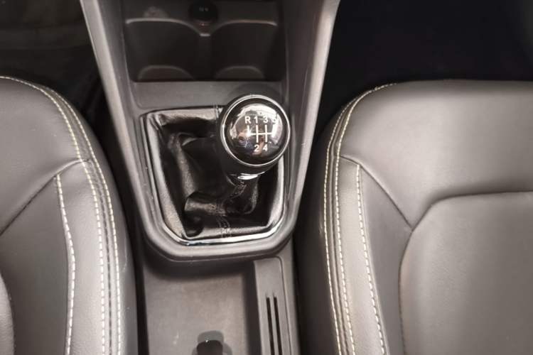 Used Volkswagen Jetta 2019 Dream Edition 1.4L Manual Fashion Version Gear Lever