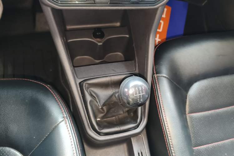Used Volkswagen Jetta 2019 Dream Edition 1.4L Manual Fashion Version Gear Lever