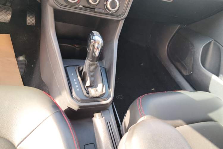 Used Volkswagen Jetta 2019 Dream Edition 1.5L Automatic Fashionable Version Gear Lever