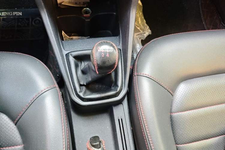 Used Volkswagen Jetta 2019 Dream Edition 1.5L Manual Fashion Version Gear Lever