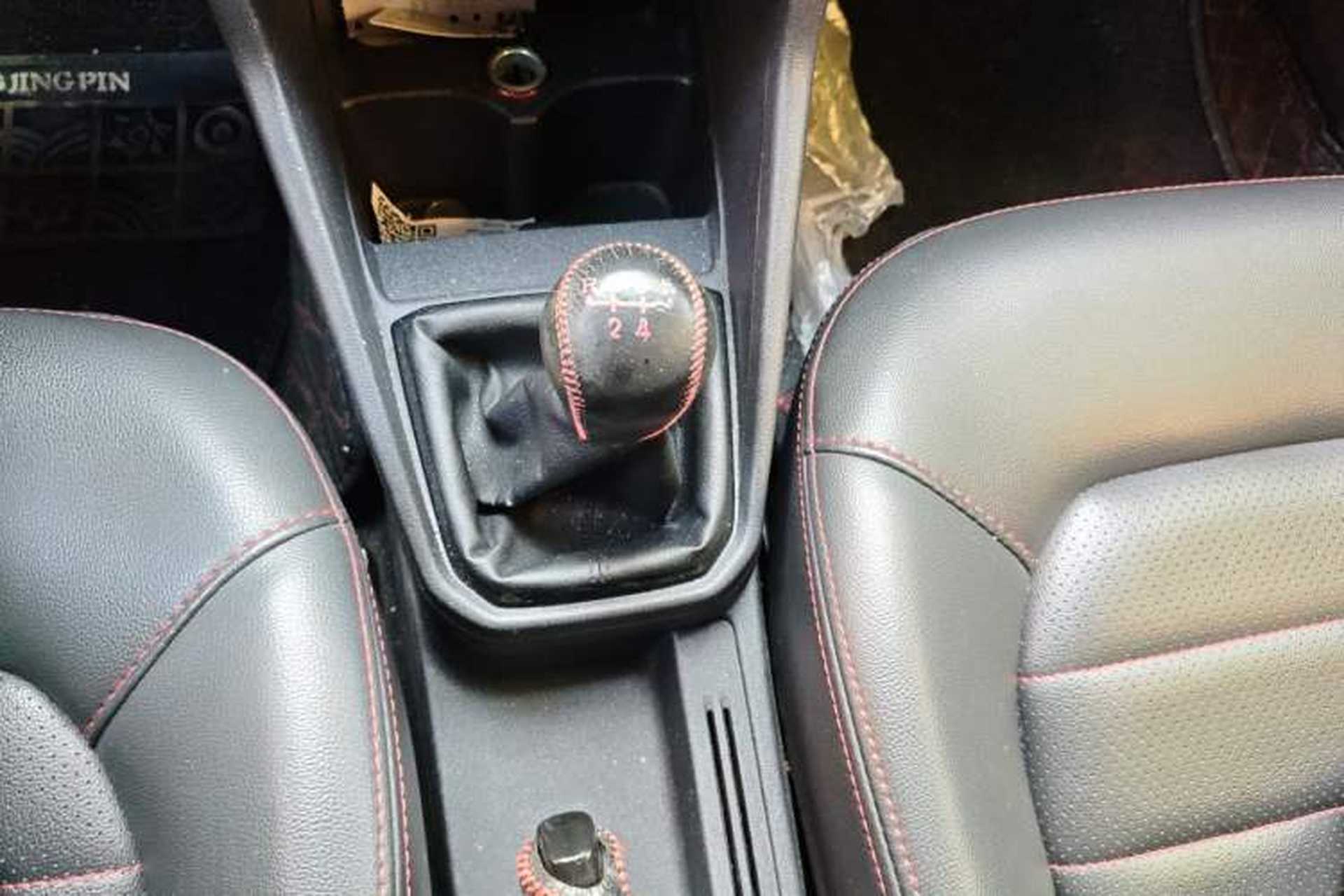 Used Volkswagen Jetta 2019 Dream Edition 1.5L Manual Fashion Version Gear Lever