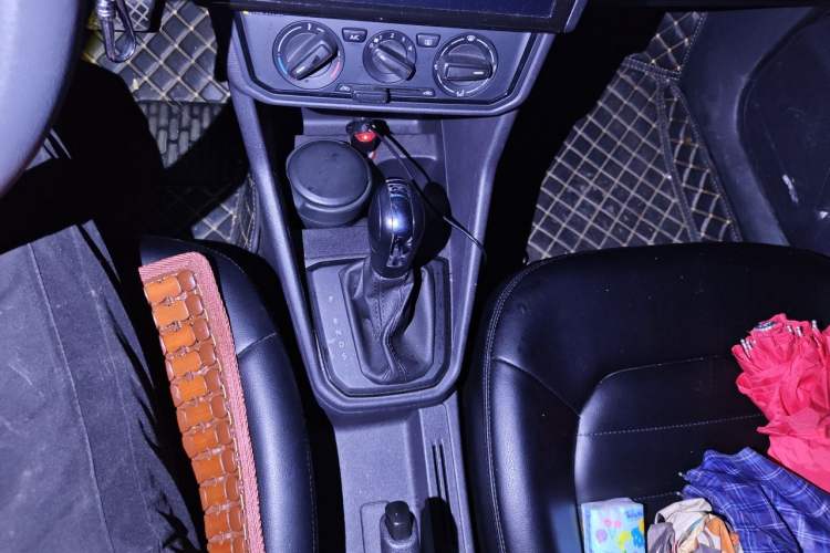 Used Volkswagen Jetta 2019 Dream Edition 1.5L Automatic Fashionable Version Gear Lever