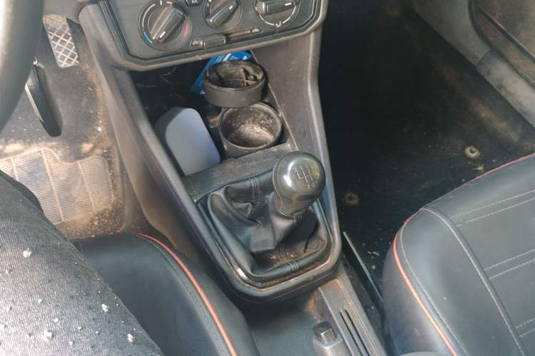 Used Volkswagen Jetta 2019 Dream Edition 1.4L Manual Fashion Version Gear Lever