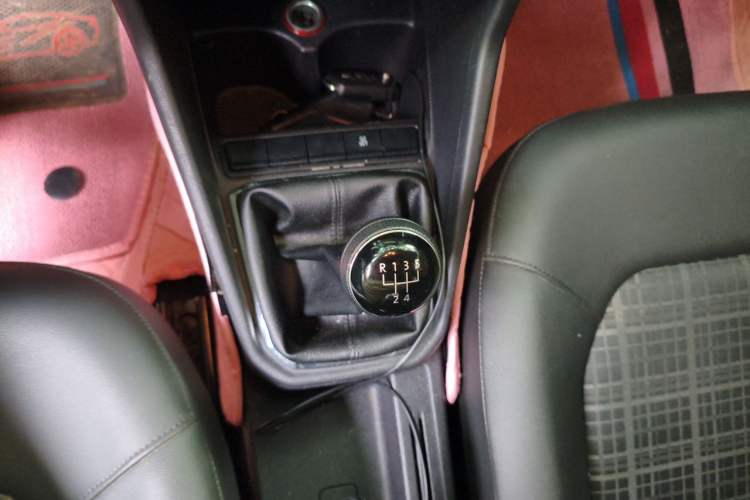 Used Volkswagen Jetta 2019 Dream Edition 1.5L Manual Comfort Version Gear Lever