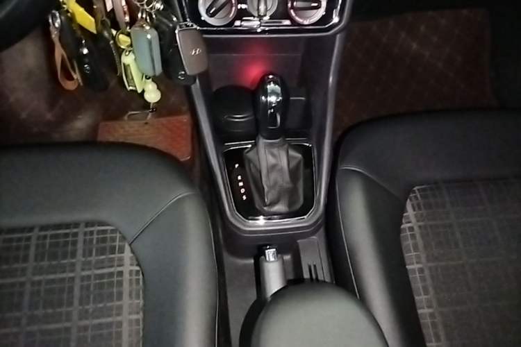 Used Volkswagen Jetta 2019 Dream Edition 1.5L Automatic Comfort Version Gear Lever