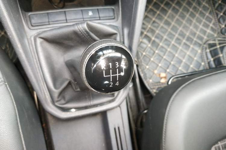 Used Volkswagen Jetta 2019 Dream Edition 1.4L Manual Comfort Version Gear Lever