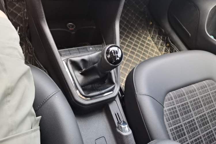 Used Volkswagen Jetta 2019 Dream Edition 1.5L Manual Comfort Version Gear Lever
