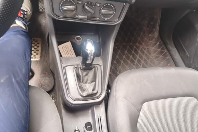Used Volkswagen Jetta 2019 Dream Edition 1.5L Automatic Fashionable Version Gear Lever