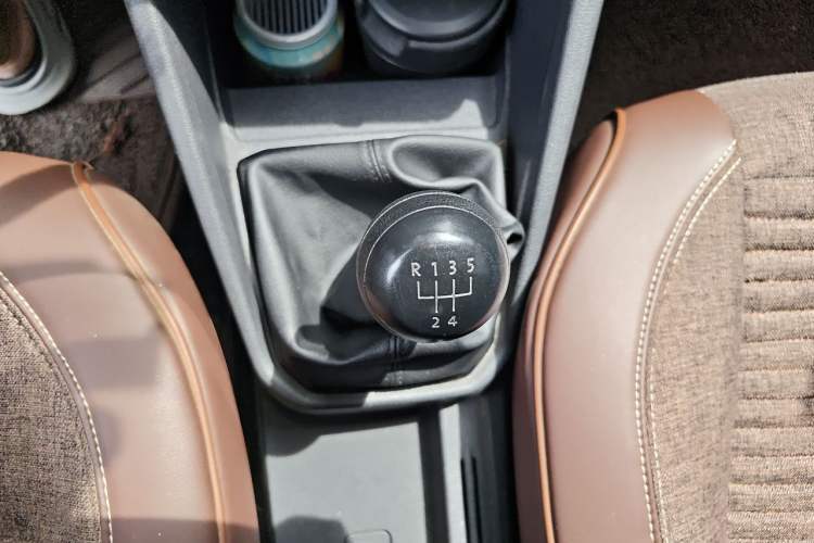 Used Volkswagen Jetta 2019 Dream Edition 1.4L Manual Fashion Version Gear Lever