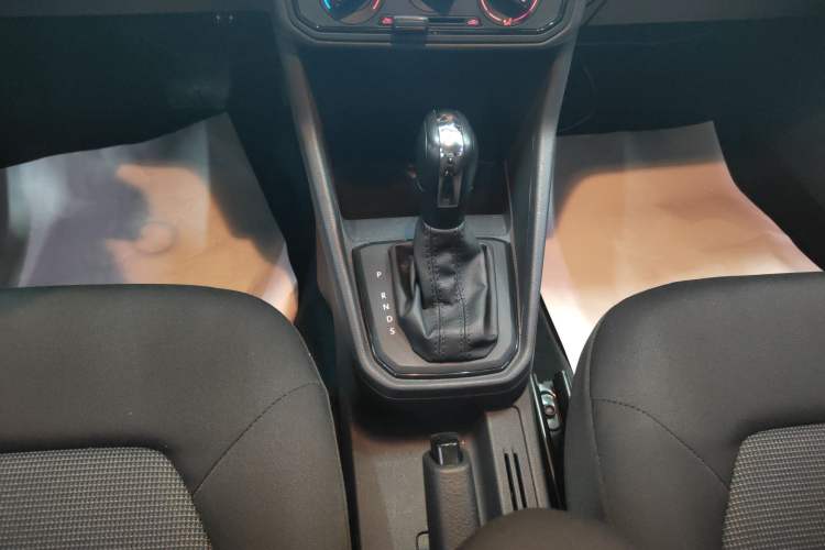 Used Volkswagen Jetta 2019 Dream Edition 1.5L Automatic Fashionable Version Gear Lever