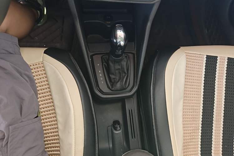 Used Volkswagen Jetta 2019 Dream Edition 1.5L Automatic Fashionable Version Gear Lever