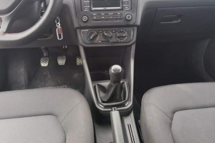 Used Volkswagen Jetta 2019 Dream Edition 1.5L Manual Fashion Version Gear Lever