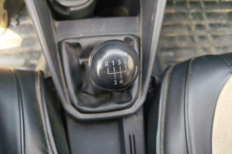 Used Volkswagen Jetta 2019 Dream Edition 1.4L Manual Fashion Version Gear Lever