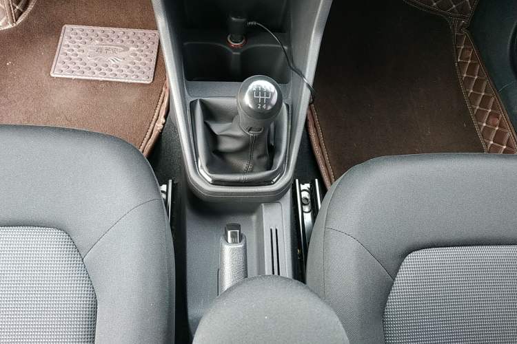Used Volkswagen Jetta 2019 Dream Edition 1.4L Manual Fashion Version Gear Lever