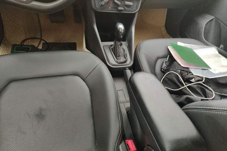 Used Volkswagen Jetta 2019 Dream Edition 1.5L Automatic Fashionable Version Gear Lever