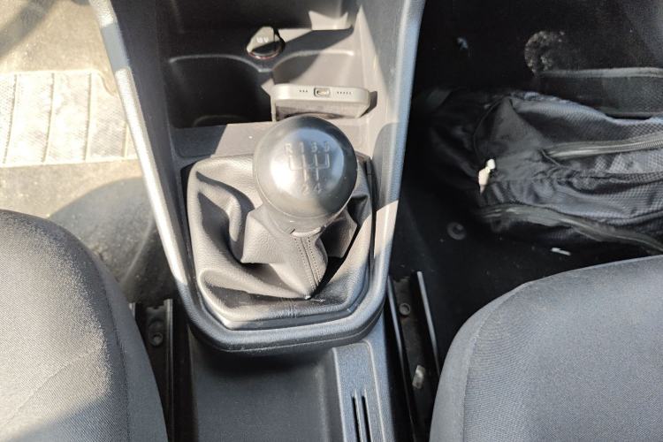 Used Volkswagen Jetta 2019 Dream Edition 1.4L Manual Fashion Version Gear Lever