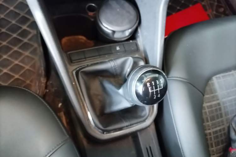 Used Volkswagen Jetta 2019 Dream Edition 1.5L Manual Comfort Version Gear Lever