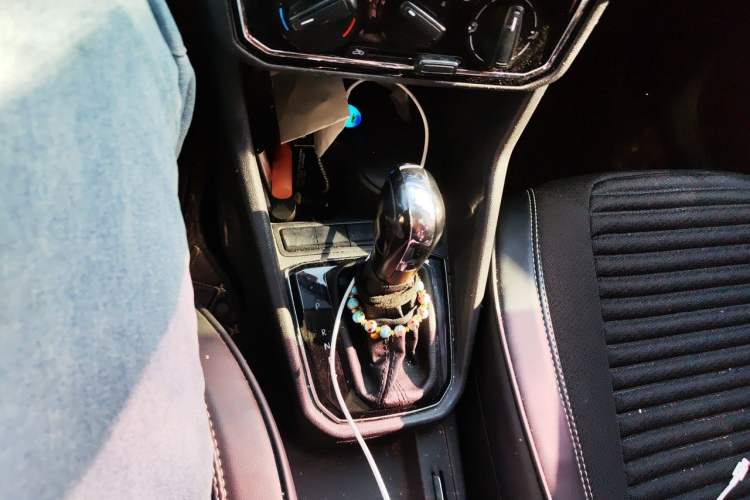 Used Volkswagen Jetta 2019 Dream Edition 1.5L Automatic Comfort Version Gear Lever