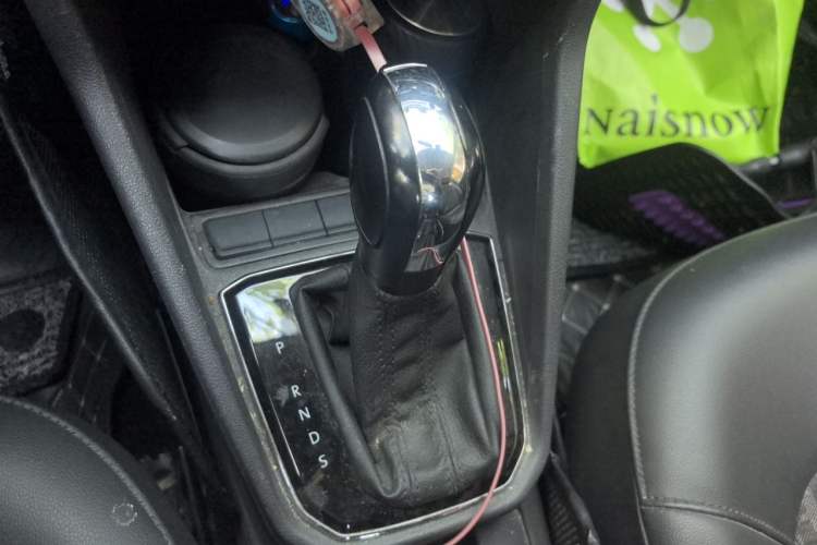 Used Volkswagen Jetta 2019 Dream Edition 1.5L Automatic Comfort Version Gear Lever
