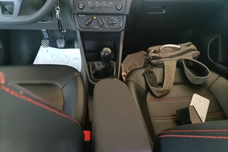 Used Volkswagen Jetta 2019 Dream Edition 1.4L Manual Fashion Version Gear Lever