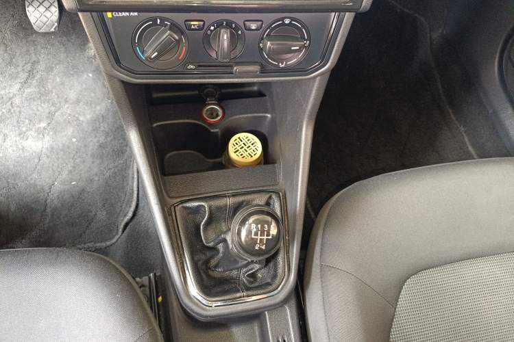 Used Volkswagen Jetta 2019 Dream Edition 1.5L Manual Fashion Version Gear Lever