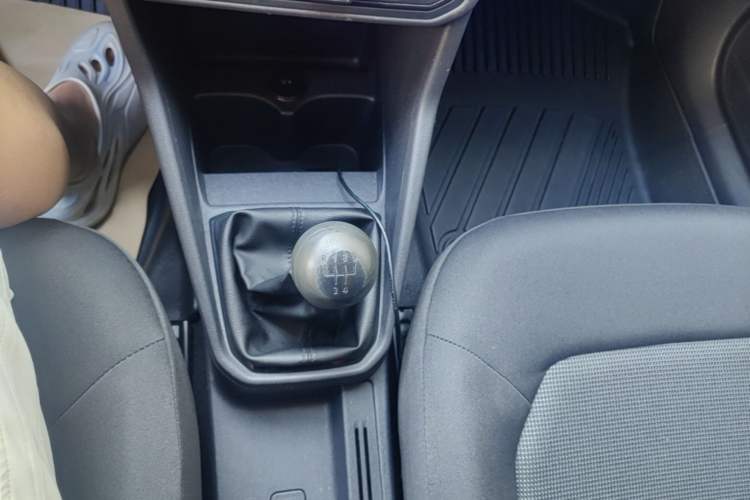 Used Volkswagen Jetta 2019 Dream Edition 1.4L Manual Fashion Version Gear Lever