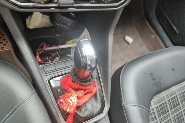 Used Volkswagen Jetta 2019 Dream Edition 1.5L Automatic Comfort Version Gear Lever
