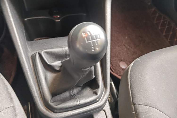 Used Volkswagen Jetta 2019 Dream Edition 1.4L Manual Fashion Version Gear Lever