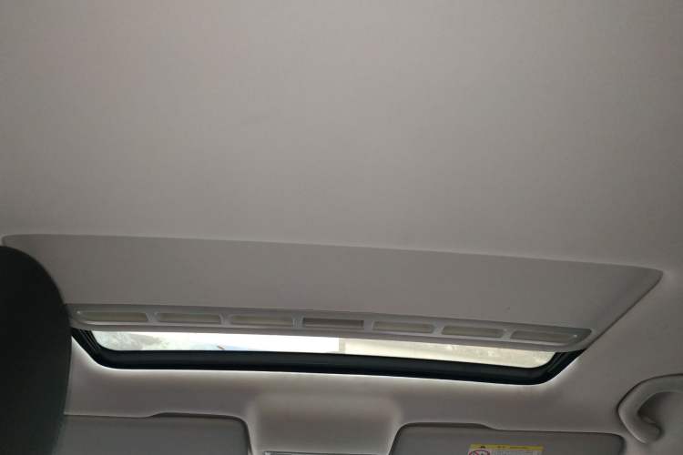 Used Volkswagen Jetta 2019 Dream Edition 1.4L Manual Comfort Version Headliner