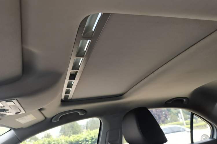 Used Volkswagen Jetta 2019 Dream Edition 1.5L Manual Comfort Version Headliner