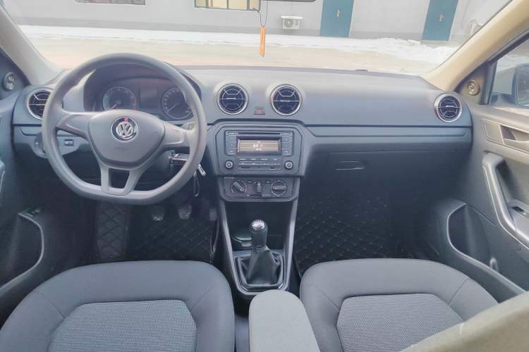 Used Volkswagen Jetta 2019 Dream Edition 1.5L Manual Fashion Version Interior 1