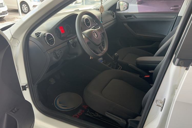 Used Volkswagen Jetta 2019 Dream Edition 1.5L Manual Fashion Version Interior 1