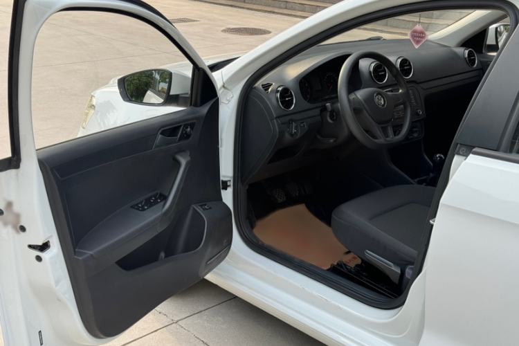 Used Volkswagen Jetta 2019 Dream Edition 1.5L Manual Fashion Version Interior 1