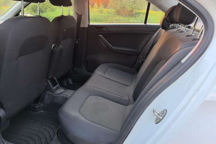 Used Volkswagen Jetta 2019 Dream Edition 1.5L Manual Fashion Version Interior 1