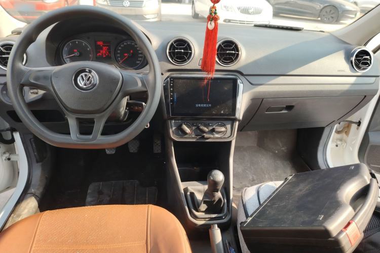 Used Volkswagen Jetta 2019 Dream Edition 1.4L Manual Fashion Version Interior 2