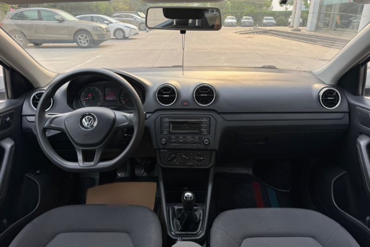 Used Volkswagen Jetta 2019 Dream Edition 1.5L Manual Fashion Version Interior 2