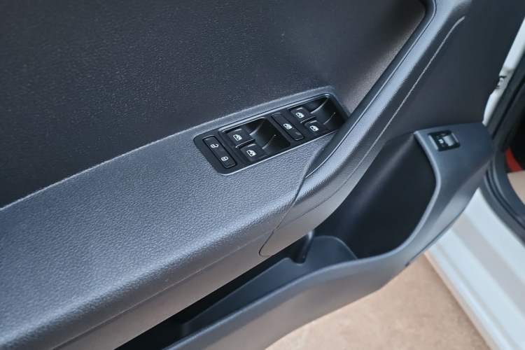 Used Volkswagen Jetta 2019 Dream Edition 1.4L Manual Fashion Version Interior 2