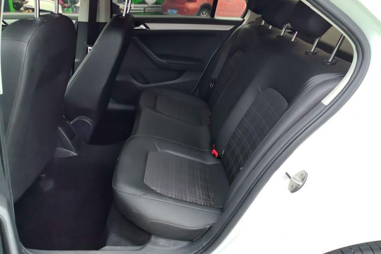 Used Volkswagen Jetta 2019 Dream Edition 1.4L Manual Comfort Version Interior 2