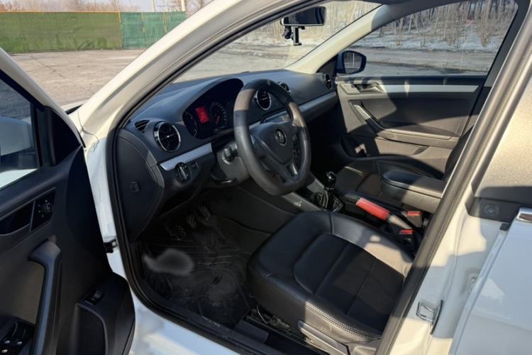 Used Volkswagen Jetta 2019 Dream Edition 1.5L Manual Fashion Version Interior 3