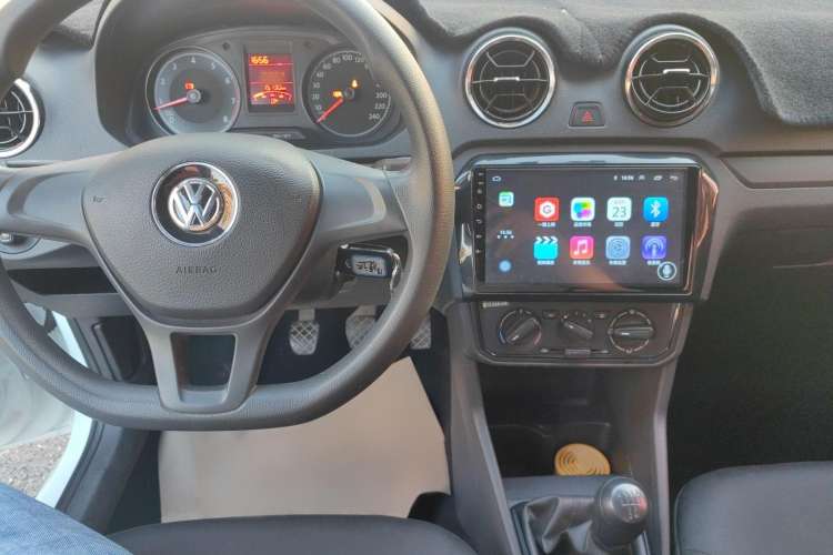 Used Volkswagen Jetta 2019 Dream Edition 1.5L Manual Fashion Version Interior 3