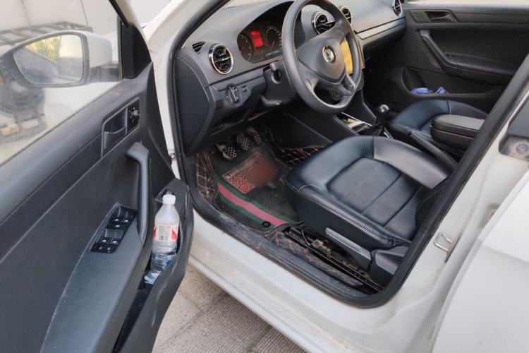 Used Volkswagen Jetta 2019 Dream Edition 1.4L Manual Fashion Version Interior 3