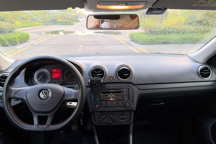 Used Volkswagen Jetta 2019 Dream Edition 1.5L Manual Fashion Version Interior 3