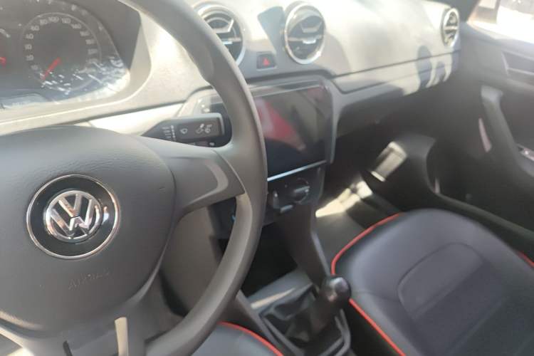 Used Volkswagen Jetta 2019 Dream Edition 1.5L Manual Fashion Version Interior 4