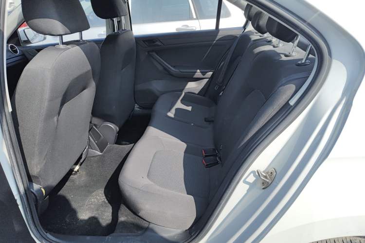 Used Volkswagen Jetta 2019 Dream Edition 1.4L Manual Fashion Version Interior 4
