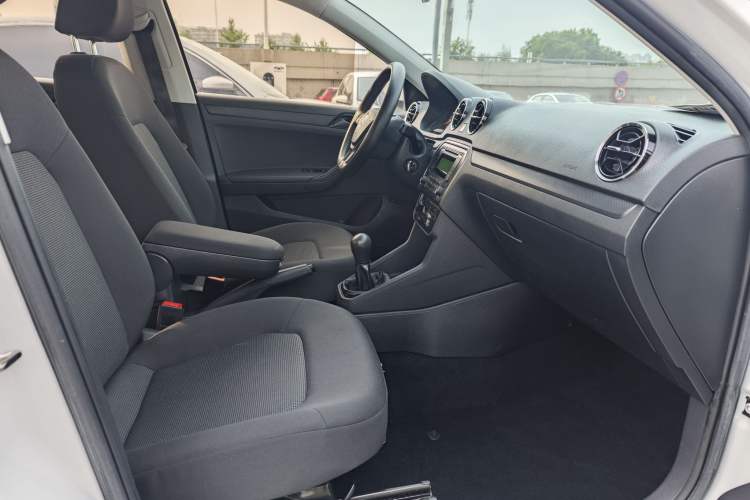 Used Volkswagen Jetta 2019 Dream Edition 1.4L Manual Fashion Version Interior 4