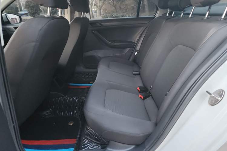 Used Volkswagen Jetta 2019 Dream Edition 1.4L Manual Fashion Version Interior 5