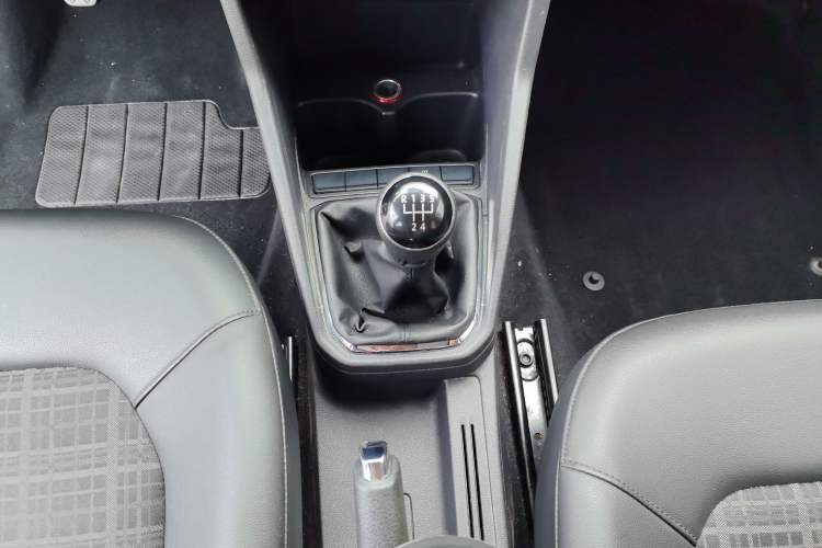 Used Volkswagen Jetta 2019 Dream Edition 1.4L Manual Comfort Version Interior 5