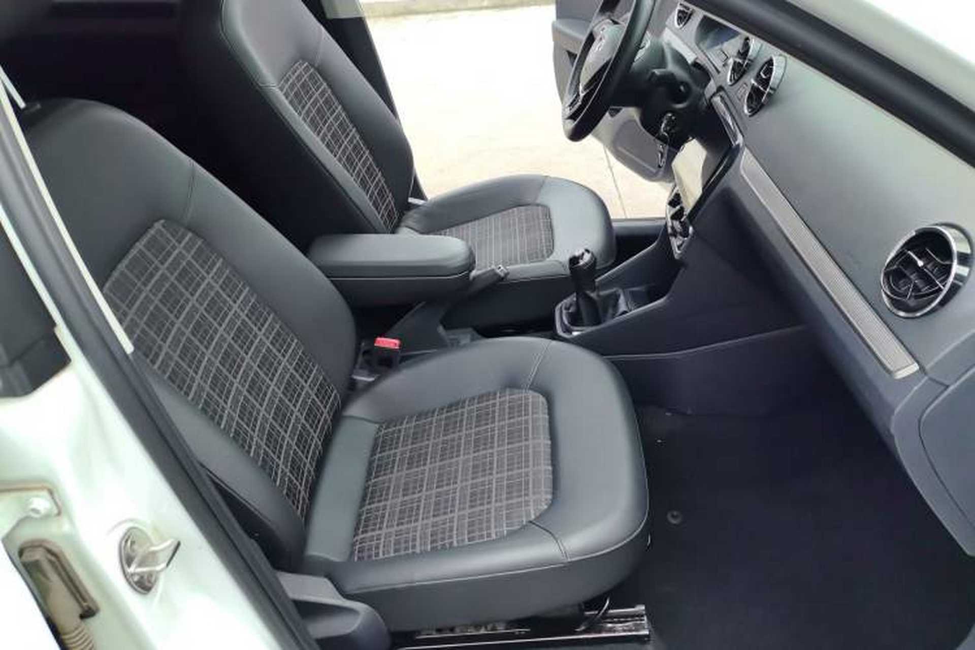 Used Volkswagen Jetta 2019 Dream Edition 1.4L Manual Comfort Version Interior 6