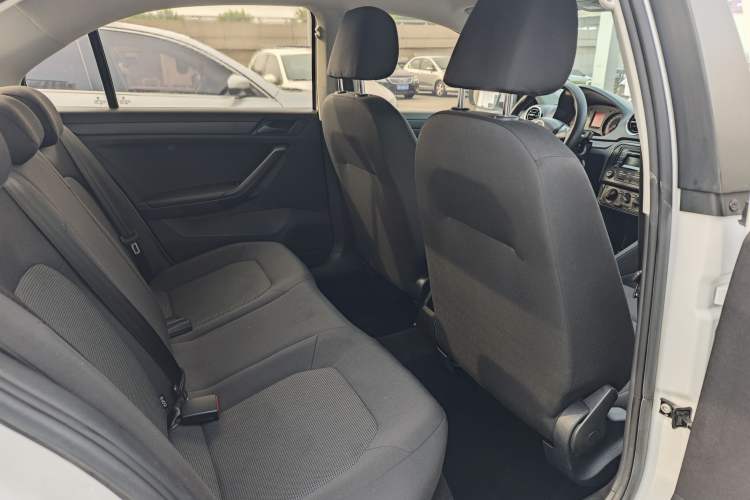 Used Volkswagen Jetta 2019 Dream Edition 1.4L Manual Fashion Version Interior 6