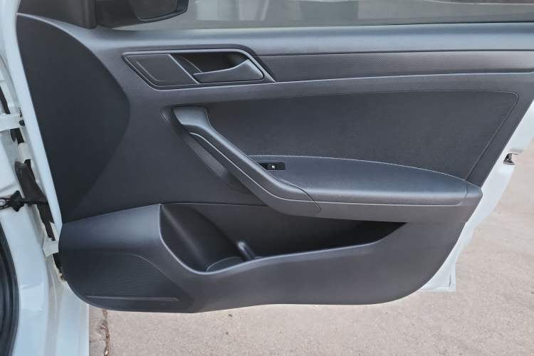 Used Volkswagen Jetta 2019 Dream Edition 1.4L Manual Fashion Version Interior 7